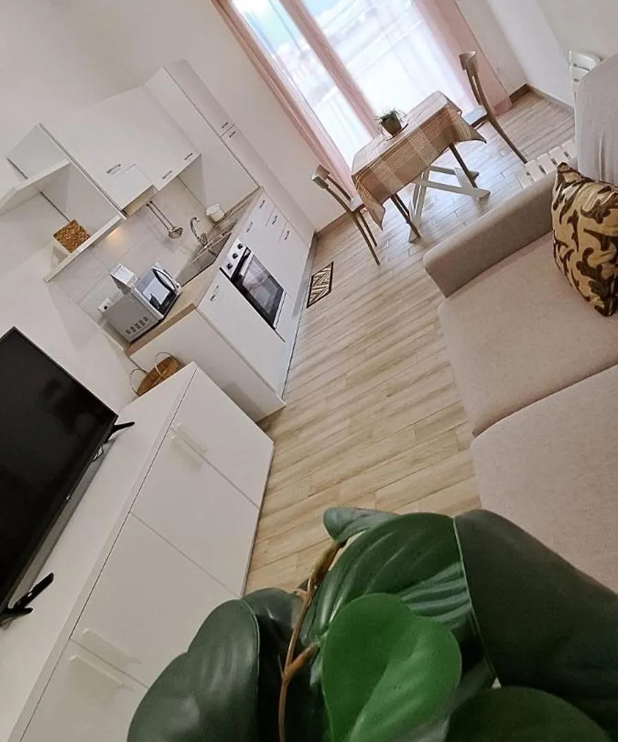 Suite Blanc Apartments - Monolocali Indipendenti Con Cucina E Bagno Privato - Check-In E Check-Out Con Codice In Autonomia H24 - Terrazza In Comune Necessario Avere Wathsapp O App Di Messaggistica Istantanea Per Foto E Video Guspini 0*,  Italië