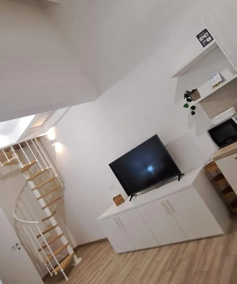Suite Blanc Apartments - Monolocali Indipendenti Con Cucina E Bagno Privato - Check-In E Check-Out Con Codice In Autonomia H24 - Terrazza In Comune Necessario Avere Wathsapp O App Di Messaggistica Istantanea Per Foto E Video Guspini